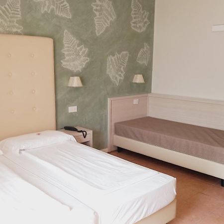 Hotel Astor Limone sul Garda Exteriör bild