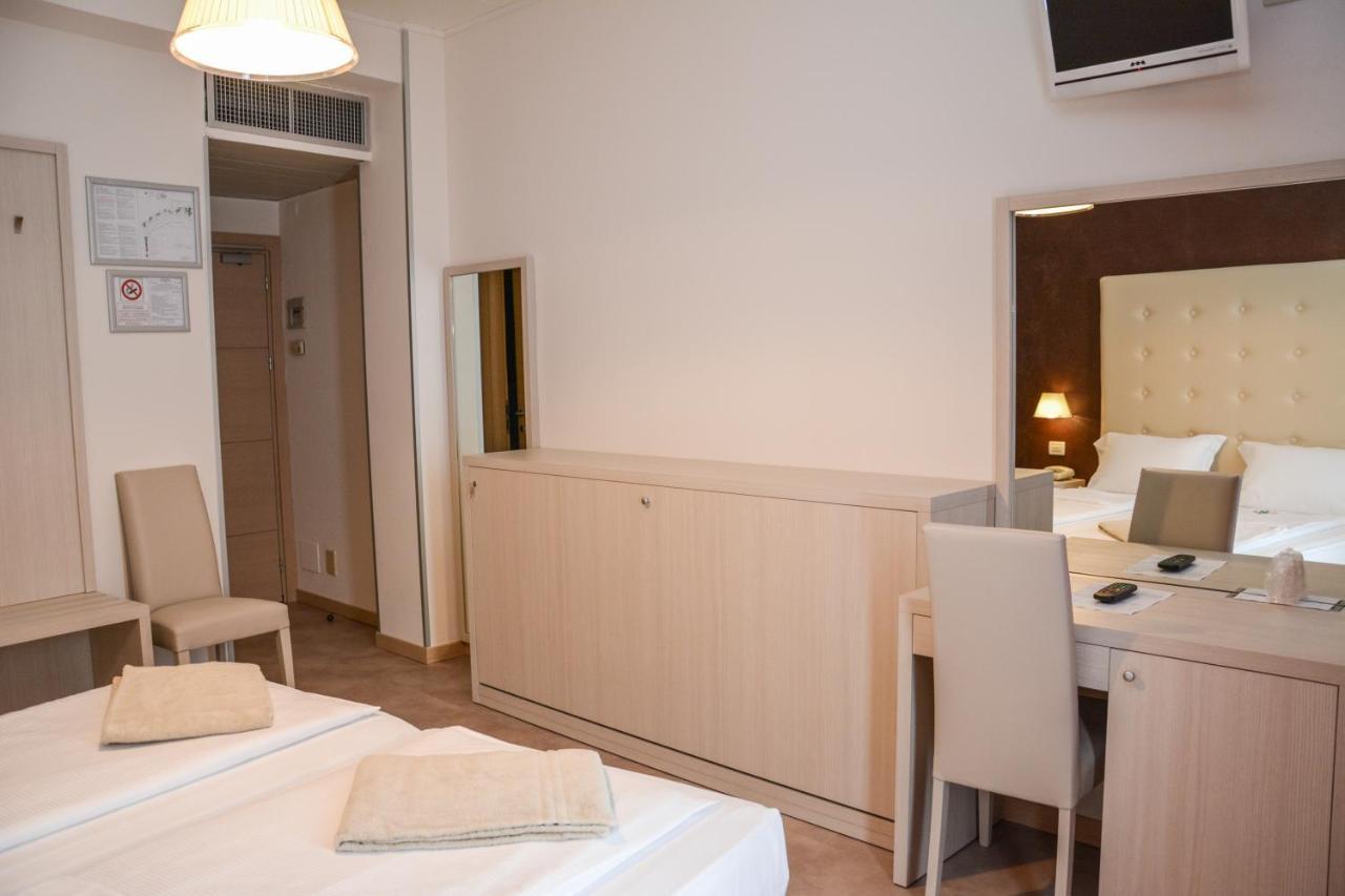 Hotel Astor Limone sul Garda Exteriör bild