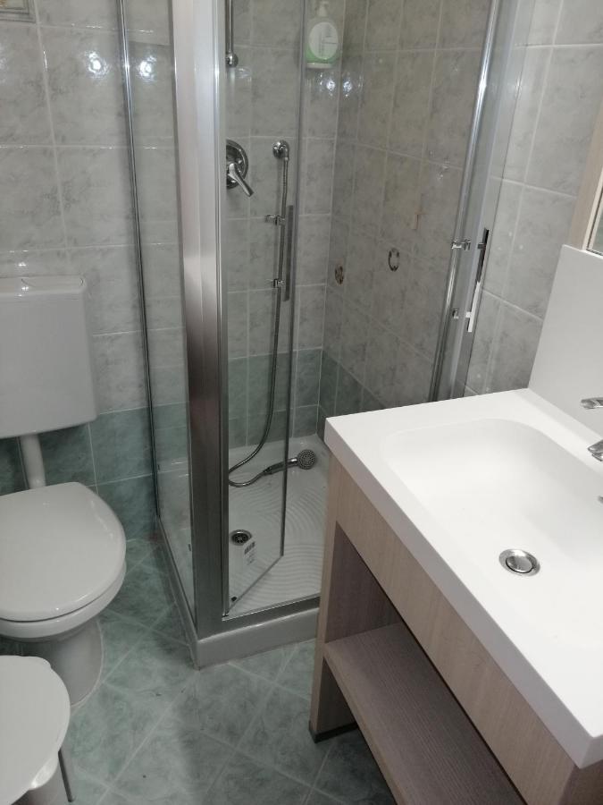 Hotel Astor Limone sul Garda Exteriör bild