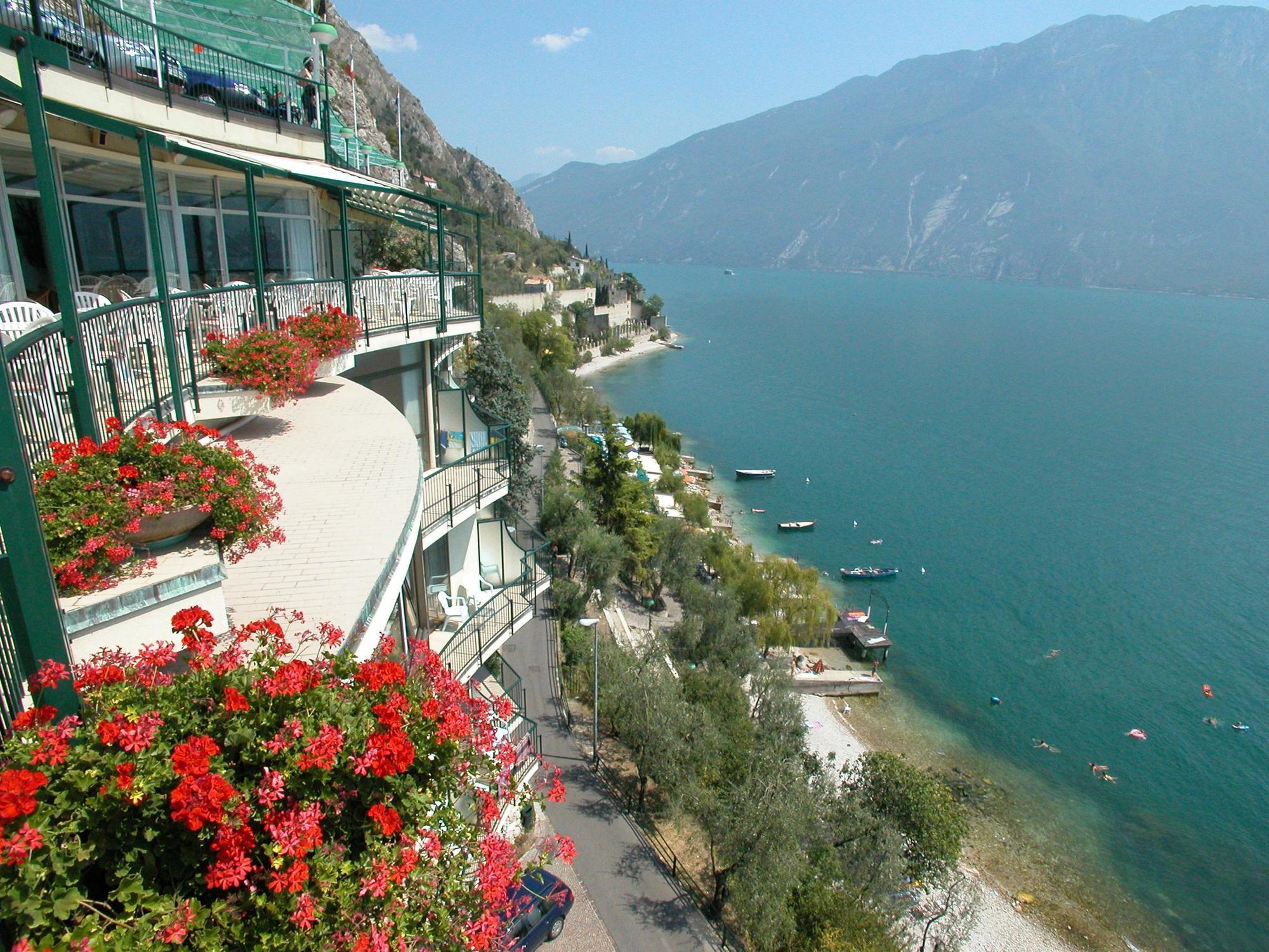 Hotel Astor Limone sul Garda Exteriör bild